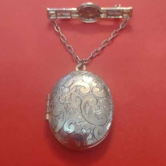 Vintage Women's brooch locket - Picture 2 of 12